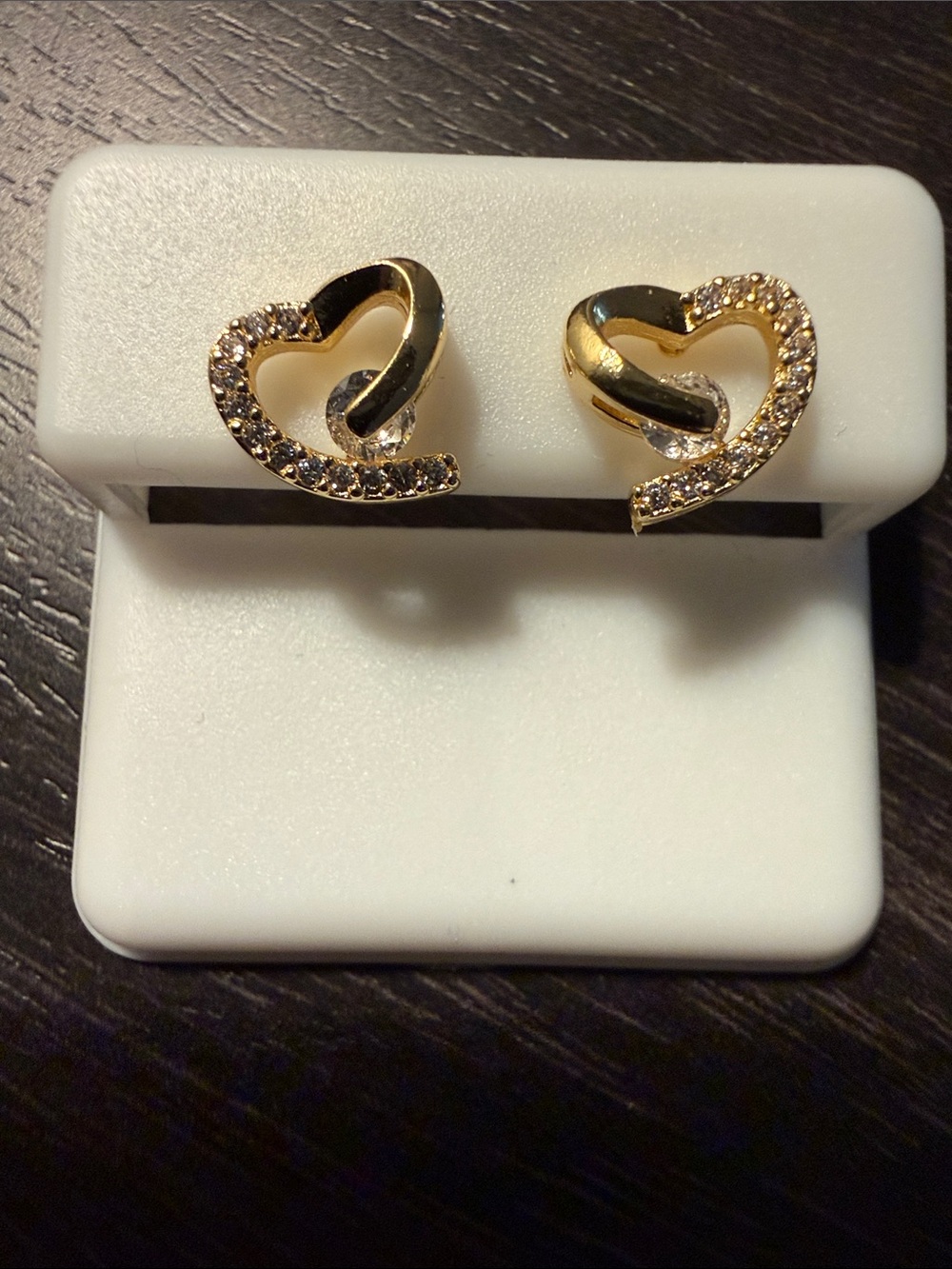 18k Gold filled Lovelock Heart Stud Earrings. Hypoallergenic, tarnish-resistant